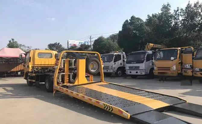 华容汽车中途维修案例